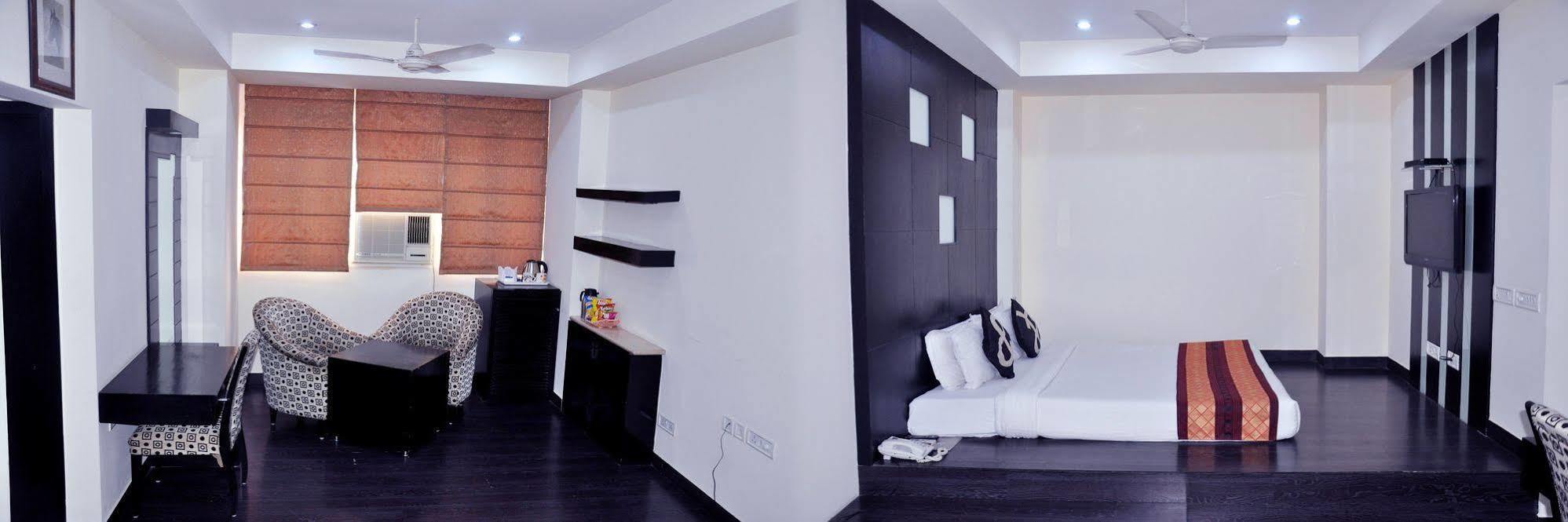 The Crest Inn Delhi  Bagian luar foto