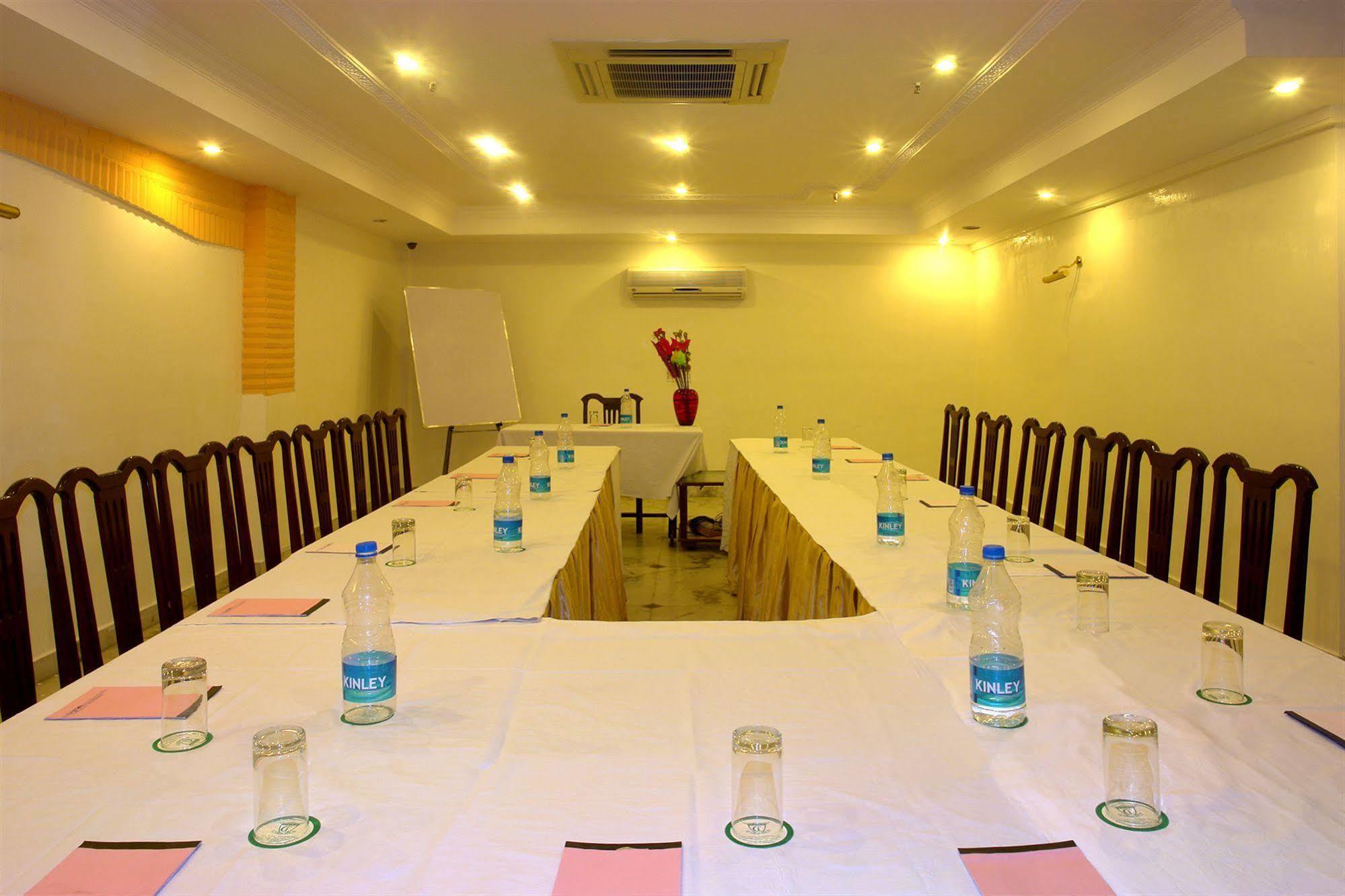 The Crest Inn Delhi  Bagian luar foto