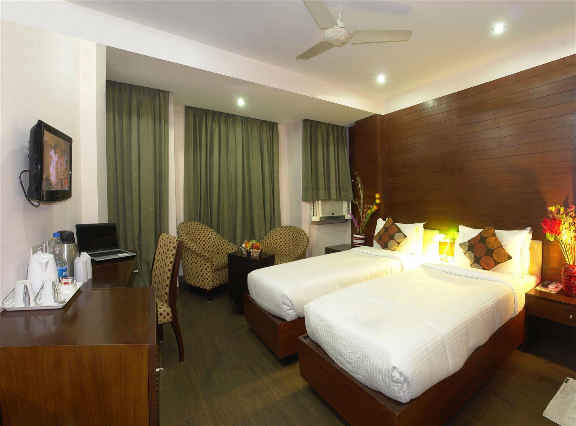 The Crest Inn Delhi  Bagian luar foto