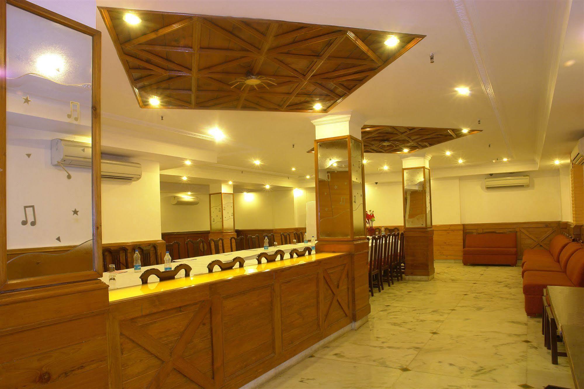 The Crest Inn Delhi  Bagian luar foto