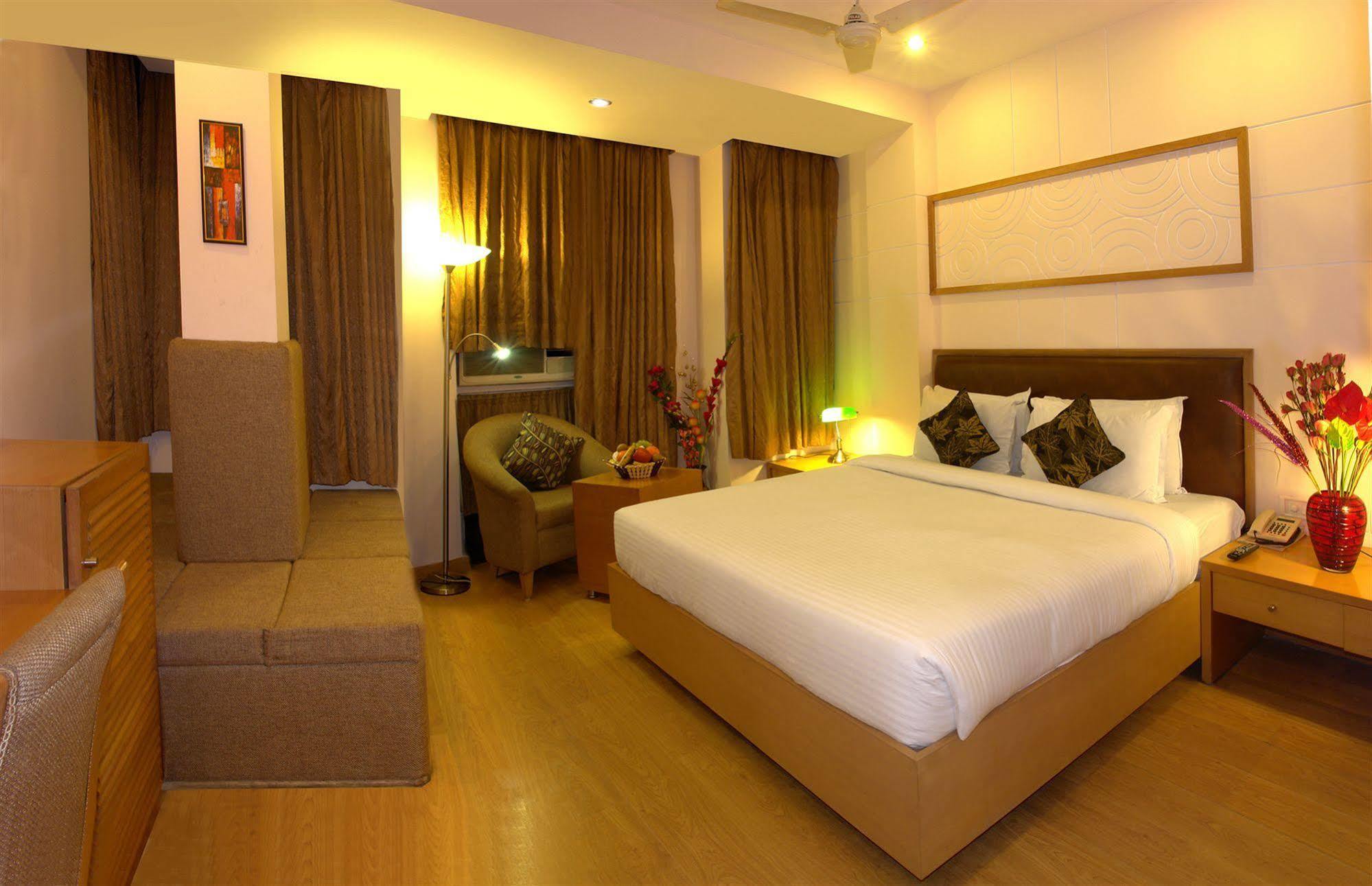 The Crest Inn Delhi  Bagian luar foto