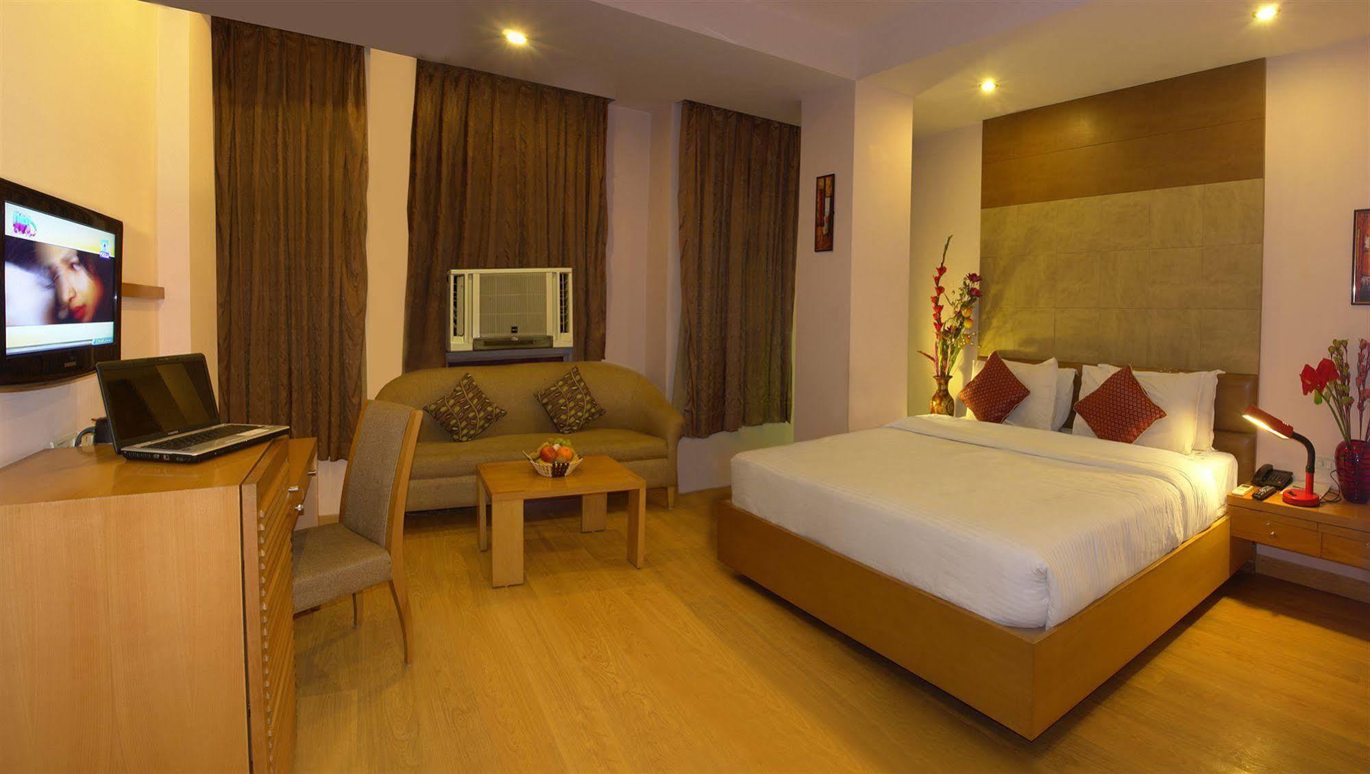 The Crest Inn Delhi  Bagian luar foto