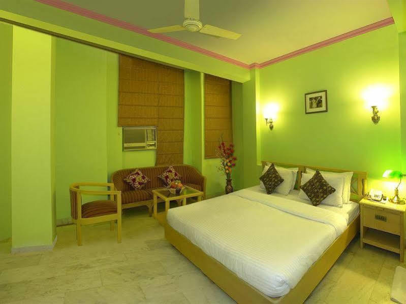 The Crest Inn Delhi  Bagian luar foto