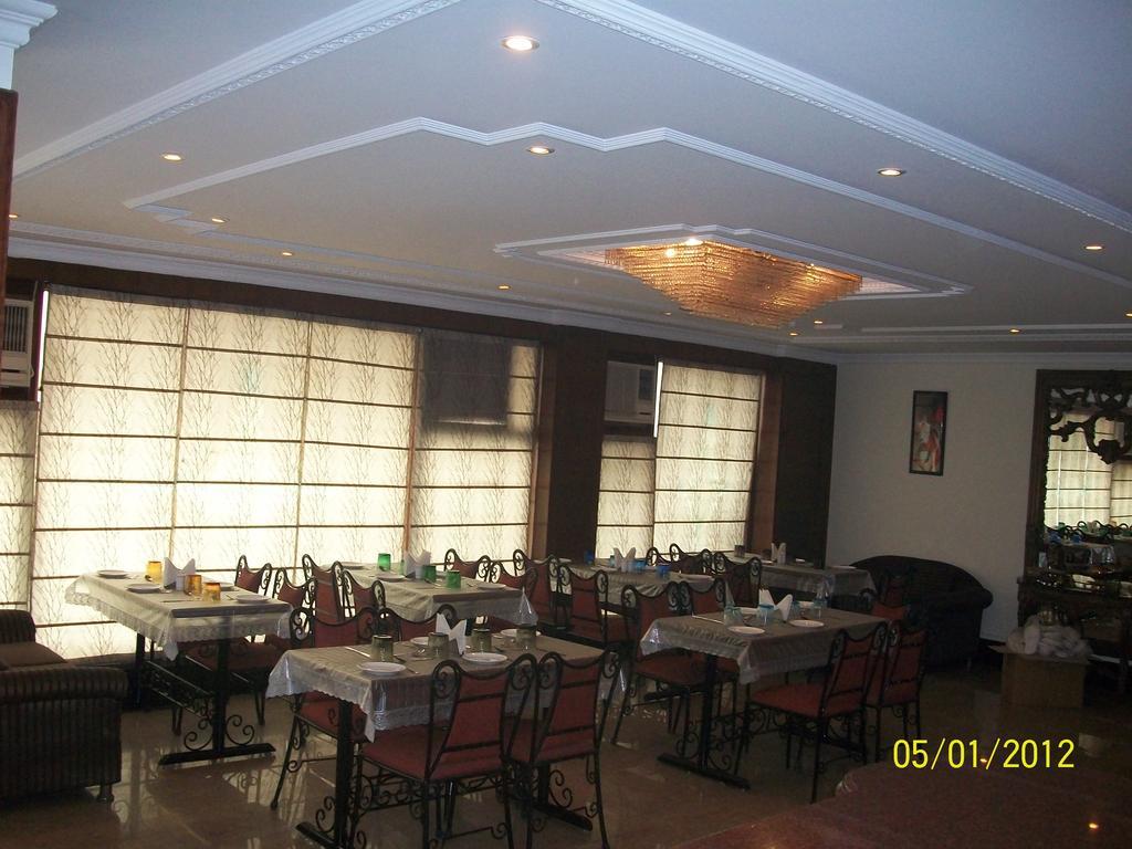The Crest Inn Delhi  Bagian luar foto